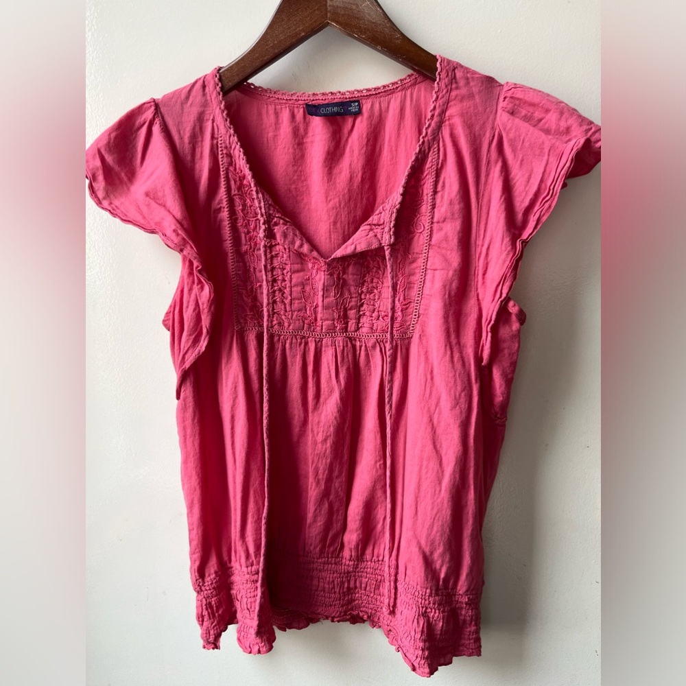 3/$25 Dex pink cotton t-shirt peasant Boho design. Size small.